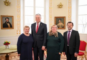 Prezidentas su Kalvarijos bendruomeniečiais