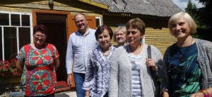 Prie bendruomenės namų