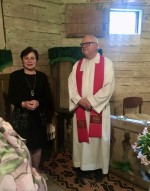 A.Janavičienė ir klebonas V.Insoda