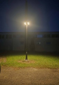 šviestuvas prie bendruomenės patalpų